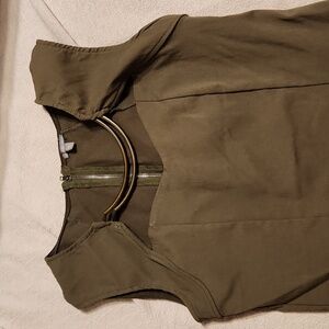 Woman's fitted sleeveless top